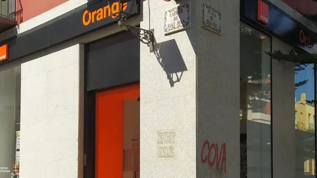 Fachada de la tienda Orange de Benicarló