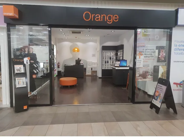 Fachada de la tienda Orange de Carrefour Vilarreal