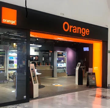 Fachada de la tienda Orange de Centro Comercial Salera