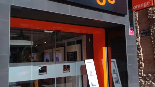 Fachada de la tienda Orange de Vila-real