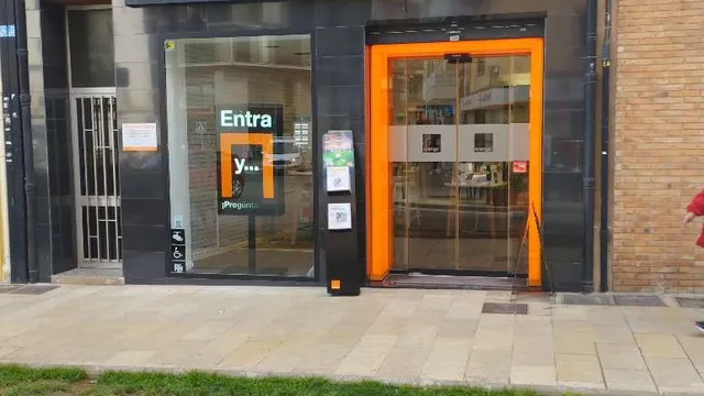 Fachada de la tienda Orange de Vinaroz